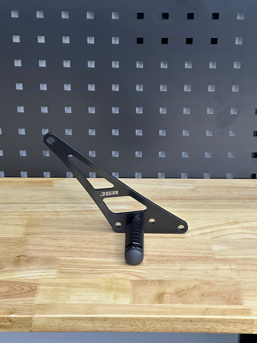 Shift Lock JGR do Ultra Bee — widok z boku z grawerem JGR