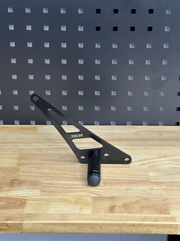 Shift Lock JGR do Ultra Bee — widok z boku z grawerem JGR